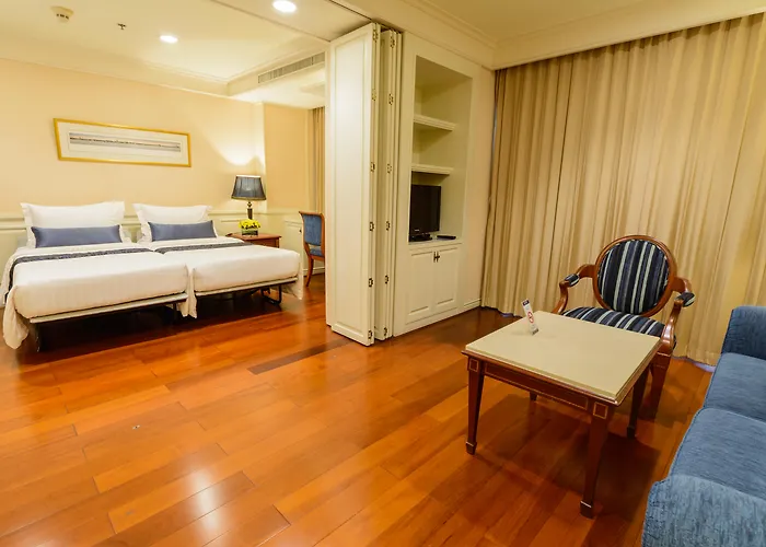 Centre Point Sukhumvit 10 Hotel 4*