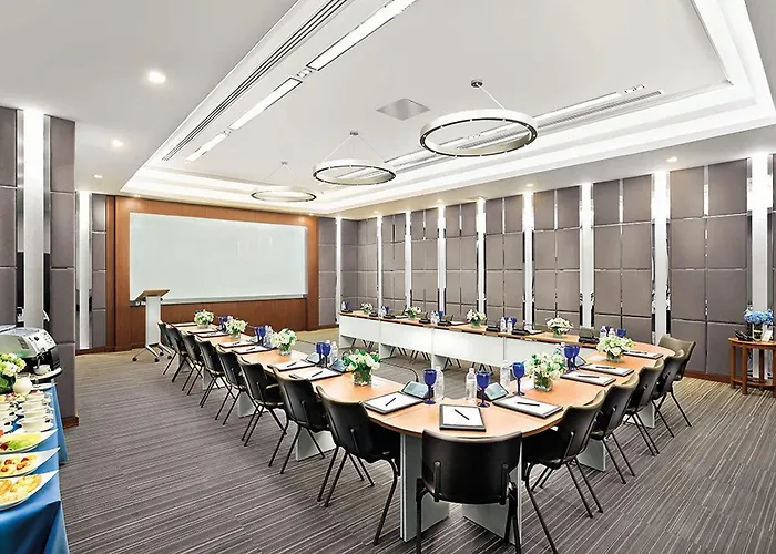 Centre Point Sukhumvit 10 Hotel 4*
