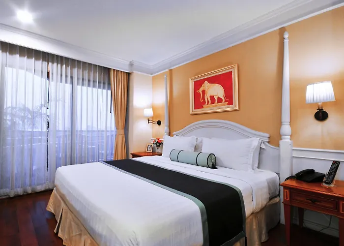 Centre Point Sukhumvit 10 Hotel 4*