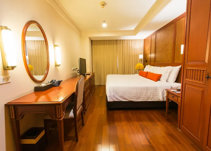 Centre Point Sukhumvit 10 Hotel 4*