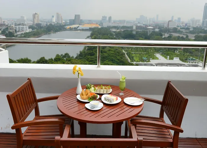Centre Point Sukhumvit 10 4*